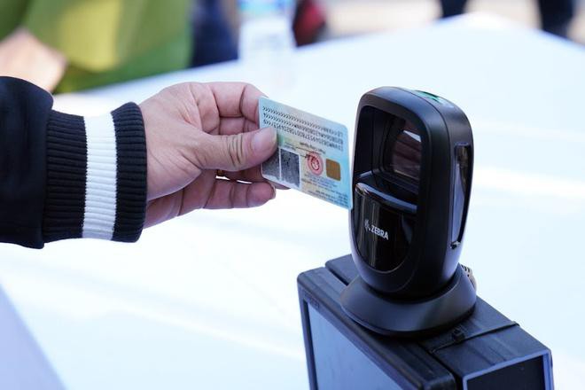 Quét mã QR trên CCCD gắn chip điện tử tại các địa điểm công cộng giúp thuận tiện trong công tác phòng, chống dịch bênh Covid-19