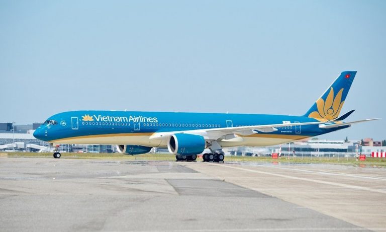 Máy bay Vietnam Airlines hạ cánh khẩn cấp tại sân bay Dubai để cấp cứu hành khách
