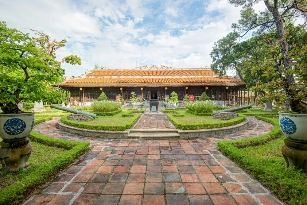 Điện Long An. Ảnh Bảo tàng Cổ vật cung đình Huế