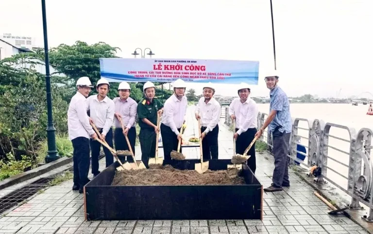 Tết độc lập trên những công trường miền Tây