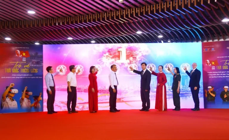 Người dân Đà Nẵng “xuyên không” về thời khắc lịch sử tại Quảng trường Ba Đình trong ngày Độc Lập