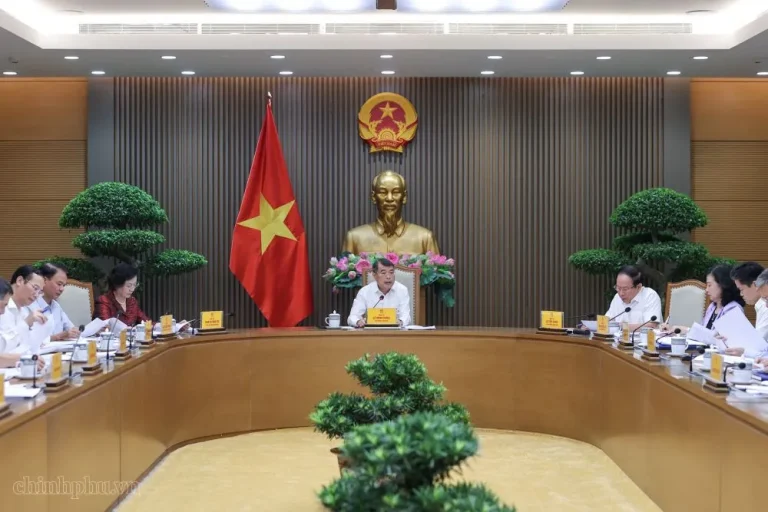 Kiểm soát chặt chẽ giá thành từ gốc với thuốc, thiết bị y tế; loại bỏ mọi chi phí trung gian
