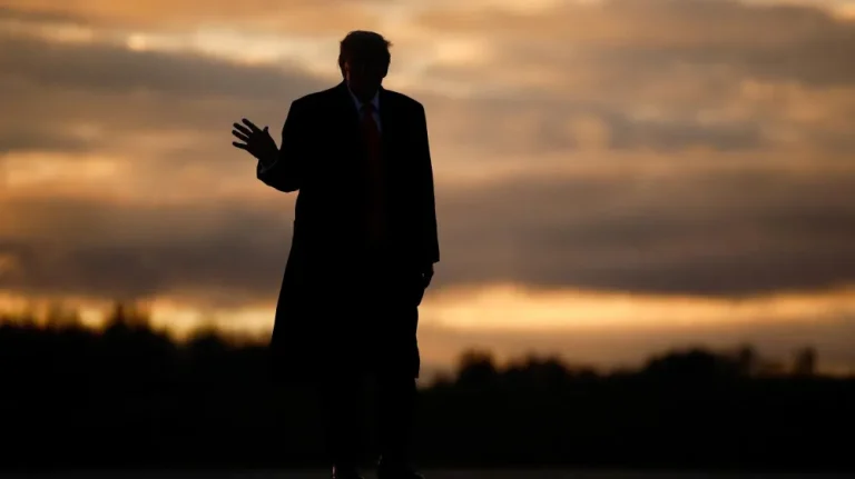 Trump trước sức ép từ Phố Wall và các tập đoàn lớn