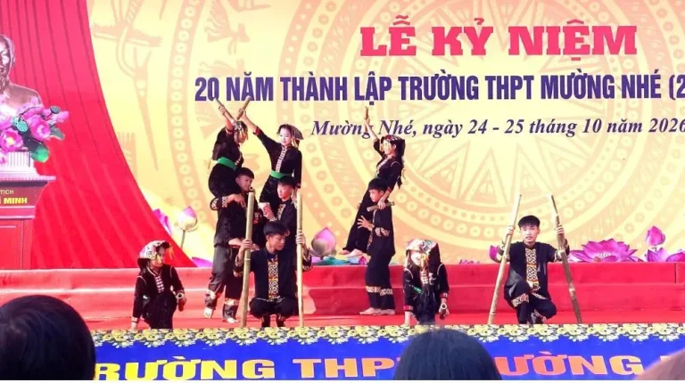 Sức sống văn hóa dân tộc nơi mái trường cực Tây Tổ quốc