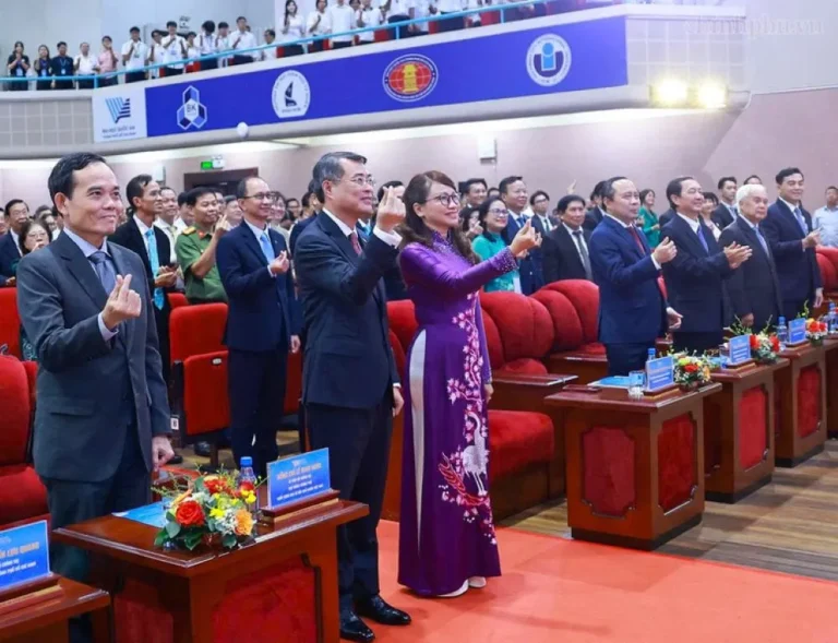 Thủ tướng: Trao cơ chế vượt trội để phát triển đại học quốc gia đẳng cấp thế giới